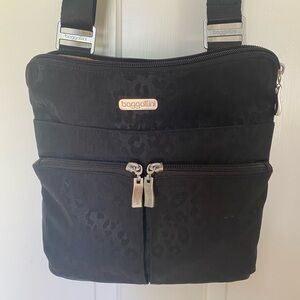 BAGGALLINI Black Leopard Horizon Crossbody w/ Detachable Wristlet
